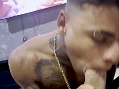 Mamando Meu Amigo Dotado com Tesão