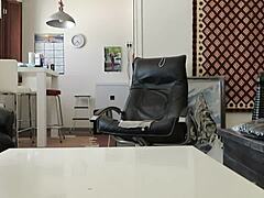 suomalainen amatööri gayporno-malli leikkii perseellään. kuuma juttu! 🔥