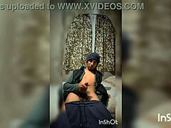 Gay mladík sa onanuje pred kamerou, také horúci!