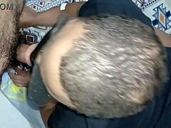 dois caras gozaram rápido na mamada, caramba!