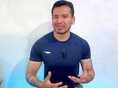 cuban stud with 25cm lets foot masseur suck him off till he bursts! 😲