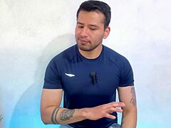 cuban stud with 25cm lets foot masseur suck him off till he bursts! 😲