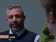 Πρώτη φορά με μπαμπά σε χαριτωμένη τριάδα με ωραία κωλίτσα;