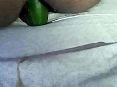 Sentando a raba no pepino with big ass amateur anal action! 🍆💥