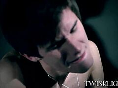 Twinks Darin and Skyelr Bleu breed hardcore on camera