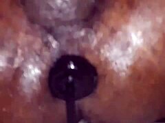 tô vendo casal bi bagunçando a cama com pauzão preto monstro em casa