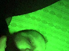 Demon deepthroat na obrovském černým monstrum ptákovi, sát tvrdě