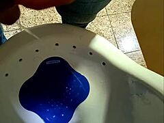 amateur dude strokes his thick verga pichula gay style