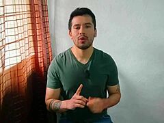 Junger Bi mit 20cm Schwanz von reifem Bauarbeiter durchgefickt!