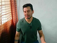 Young Bisexual's 20cm Cock Pounded By Mature Builder!!