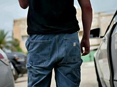 سالب كويتي يتمشى مفصخ في مكان عام kuwaiti gay cruising wearing jockstrap in public