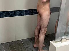 chico twink es usado por dos vecinos