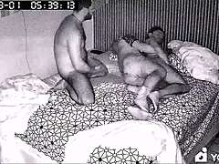 sexo gay real com camera escondida com vizinho twink deu para dois ativos bem dotados