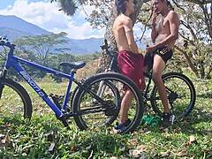 Ciclistas colombianos se divierten