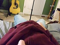 One camera angle of me pissing all over myself then jerking off