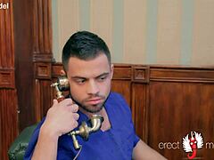 רופא הומו סולו על שולחן העבודה