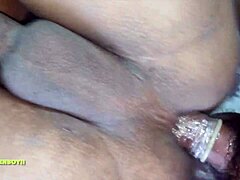 الفتى الديسي يأخذ الزب الطويل الكبير في الجنس المثلي الخشن