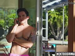 Hete Jock Dakota Payne Verleidt Nieuwe Zwembadjongen