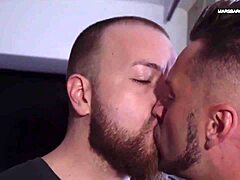 왜 이 뜨거운 게이 키스 컴필레이션 볼까?