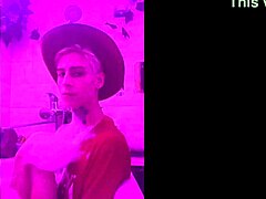 Hot ung 18+ bruser rimjob! Hvem bøjer sig for doggystyle næste gang?