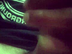 Bu Taylandlı adam yarağını solo gösteriyor