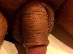 浴室里有大鸡巴可以撸吗？