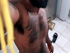 Pobral sem Mavambinho na plaži, da ga močno pojebem