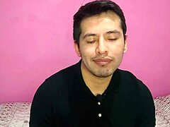 我在厨房把21cm粗鸡巴插进后爸屁股，热辣故事！