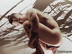 ヨシ・カワサキのタトゥー日本ソロアナルおもちゃプレイ