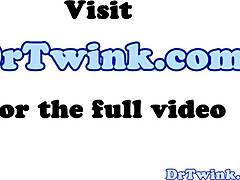 Nemůžu odolat ochutnání tvrdého ptáka mého asijského doktora.