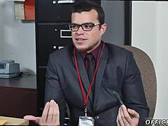 جرب إرضاء مدير شاذ قاسي في ثلاثي يوغا مجنون؟ يا رجل، هو رجل صعب الإرضاء مع ذلك الفعل الجماعي!