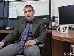 ชายตรงโดนดูดควยใหญ่ในวิดีโอกลุ่ม