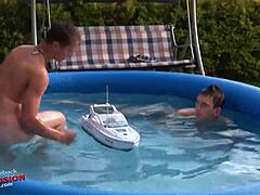 Уау, млади 18+ тинксове се развихрят с действие без презерватив!