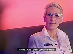 Горячий твинк ест свою сперму в сессии.