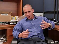 Хей, секси светлокожи момчета, искате ли да се присъедините към учителя и младия 18+ момче за групово забавление?