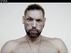 Naredil sem čarovnijo za ogromen kurac v rit. Zdaj obožujem to skupinsko akcijo!