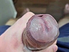 Pozri si tú šťavnatú brazílsku pičku od roztomilého twinku z vedľa!