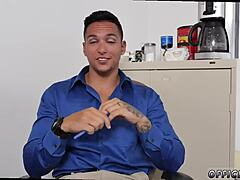 Første gang med monster pik, wow! 😲