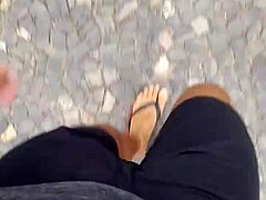 海滩散步变成在家淋浴的热辣独玩