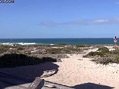 Yo, tengok aksi pantai nud gay ni!