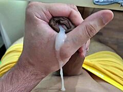 Samostojno drkanje do izliva!