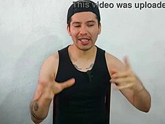 Prepričal sem svojega hetera poročenega kolega, da mi sesa 20cm kurca na delu, prišel mi je v usta 😏