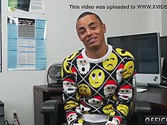 Massage du périnée qui devient sauvage avec des jumeaux emo dans une vidéo gay XXX