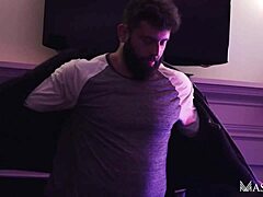 ماركوس، أنت تضرب الخصية بينما رايان وجاي ينيكن؟