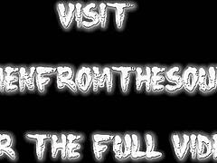 Jocks gays musculosos follan duro en acción americana sudada