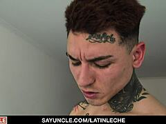 دفعت لرودريغو وأكسل لينيكا بينما أشاهد. يا إلهي، هؤلاء الشباب اللاتينيين ساخنون!