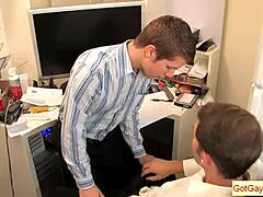 Kelan Carr baise hardcore avec des garçons gays