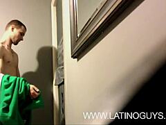 Chi ti ha lasciato sgattaiolare in casa mia per questa scopata di cazzo nascosta?