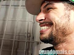 جنس قاسي مع ليستينج وأفعال برية في غرفة الجنس