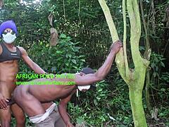 เย็ดกลางแจ้งในป่ากับนักท่องเที่ยวตรงๆ